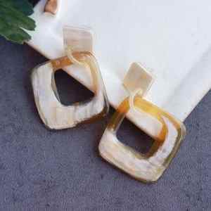 ต่างหูทำมือจากเขาควายคุณภาพสูง งานฝีมือธรรมชาติ ดีไซน์รักษ์โลก ขัดเงา ขายดี ขายส่ง AL MALIK CRAFT - Product Image 5