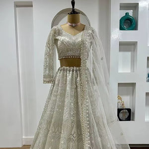 Conjunto de Lehenga Choli de Diseño con Lentejuelas, Bordado con Hilo Dori, Borde de Perlas, Estilo Bollywood, para Fiestas y Eventos - Product Image 1