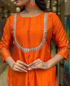 Tenue traditionnelle indienne en viscose Chanderi avec broderie à la main et sequins, costume Salwar Kameez pour femme, idéal pour les mariages - Product Image 5