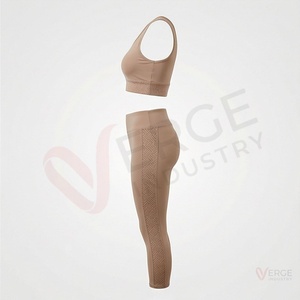Ensemble de yoga 2 pièces pour femme : haut court côtelé beige à col rond et legging taille haute longueur mollet - Product Image 3