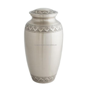 Urnas de cremación para adultos de latón clásicas y de alta calidad con hermoso grabado, urnas funerarias de Metal con acabado de peltre para cenizas humanas - Product Image 1