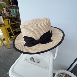 Wholesale Women's <b>Straw</b> Boater <b>Summer</b> <b>Hat</b> for Travel Beach Fashion Four Seasons Use - Product Image 1
