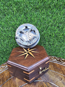 Boussole armillaire vintage en laiton avec aiguille solaire sur boîte en bois, instrument de navigation nautique fait main, décoration maritime antique - Product Image 5
