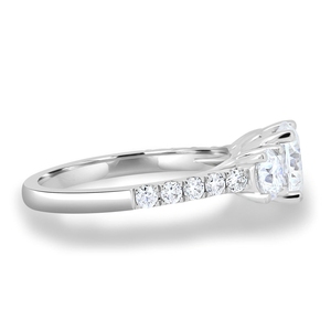 Anillo de Compromiso Clásico con Tres Moissanitas de Fabricación India para Propuestas, Bodas y Regalos Románticos, Disponible para Exportación - Product Image 4