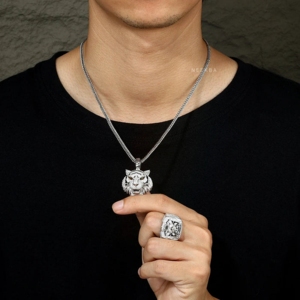 Colgante de Cabeza de Tigre de Moissanita, Plata de Ley 925, Colgante de Animal, Colgante Esmaltado de Cabeza de Tigre Estilo HipHop, Joyería Esmaltada Hecha a Mano - Product Image 1
