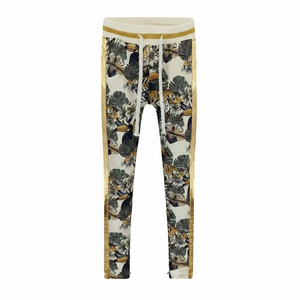 Conjunto Deportivo para Hombre con Estampado Sublimado Personalizado, Chaqueta con Cierre Completo y Pantalones Deportivos con Detalles Dorados, Conjunto de 2 Piezas - Product Image 6