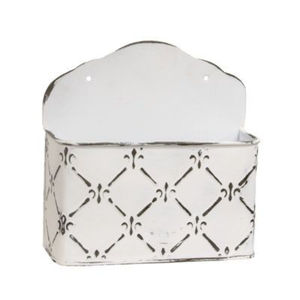 Jardinière murale vintage en métal galvanisé blanchi, décorative, motif fleur de lys, boîte à courrier murale, vase de rangement suspendu en fer rustique - Product Image 1