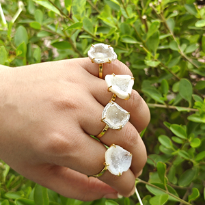 Elegante Anillo Ajustable de Ágata Druzy Blanca con Baño de Oro de 18k, Joyería de Moda con Piedras Preciosas, Estilo Lujoso Único, Venta al Por Mayor - Product Image 2