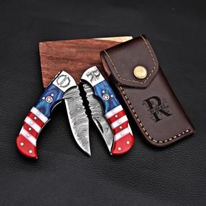 Cuchillo Plegable de Acero Damasco con Bandera Americana Nordic Forge, Bloqueo Trasero, Mango de Resina Texas, Funda, Bolsillo, EDC, Camping, Caza - Product Image 4