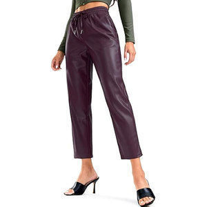 Pantalones de cuero contemporáneos para mujer, corte ajustado, estilo moderno, ideales para conjuntos de invierno y con estilo. - Product Image 1