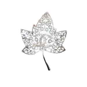 Broche de luxe en feuille d'argent avec perles et strass, élégante, pour revers, bijou de mode formel - Product Image 1
