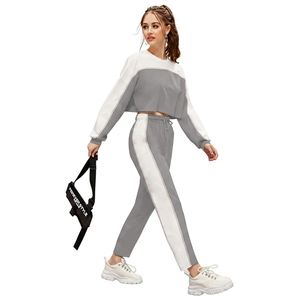 Conjunto Deportivo de Dos Piezas Personalizado para Mujer, Pantalones Deportivos con Rayas Laterales y Sudadera Corta, Ropa Deportiva Informal - Product Image 3