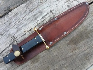 Cuchillo Bowie hecho a mano de acero D2, mango de cuerno de búfalo, funda de cuero - Product Image 4