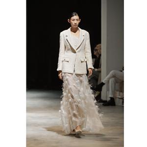 Nuevas Chaquetas de Mujer de Lujo STELLA WOOL- BLEND TWEED JACKET, Cálidas, con Corte Elegante, Chaquetas Elegantes para Damas en Vietnam - Product Image 3