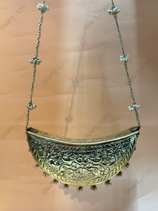 Vintage Gold Metal Crescent <b>Clutch</b> Pearl Chain Evening Bag Embossed Floral Minaudiere <b>Wedding</b> Purse Wholesale Supplier - Product Image 2