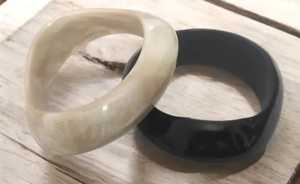 Bracelets en résine écologiques faits à la main avec des incrustations de feuilles d'or, forme personnalisée, thème ange, bijoux de collection artistiques - Product Image 2