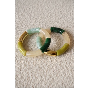 Bracelets vintage en résine avec accents de segments verts et crème, bijoux de mode pour femmes, provenance Inde, modèle APEX ALIGN AARB12, pour les fêtes - Product Image 3
