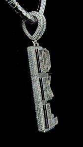 Passe le test de diamant VVS Baguette Moissanite pendentif nom vertical personnalisé personnalisé 925 argent glacé Baguette lettre pendentif - Product Image 2