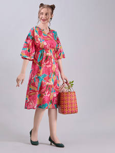 Robe Midi Empire Élégante en Georgette à Imprimé Floral Numérique, Respirante et Écologique, Taille Naturelle, Vente en Gros - Product Image 3
