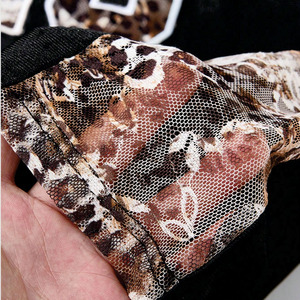 Maillot de football américain personnalisé en maille premium, col en V, style streetwear, avec numéro brodé, uniforme d'équipe, OEM, marque privée personnalisée - Product Image 3