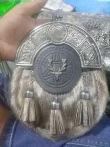 Sporran Escocés de Cuero de Alta Calidad para Hombre, Estilo Antiguo, con Cadena y 3 Borlas - Product Image 2