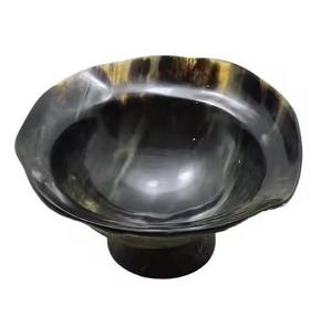 Bol en corne naturelle de qualité supérieure avec finition polie et élégante, idéal pour la cuisine, les repas et les cadeaux, disponible à la vente - Product Image 5