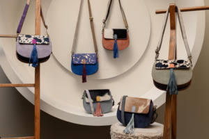 Bolso de Cuero Reciclado Hecho a Mano, Moda Ecológica, Edición Limitada, Perfecto para Ocasiones Especiales, Ideal para Mujer - Product Image 4