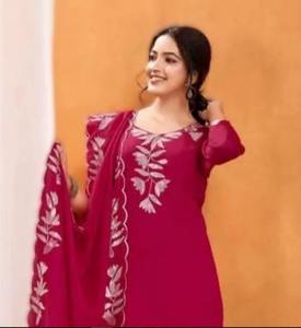 Ensemble de costumes pour femmes en soie Vichitra brodée, vêtements ethniques de luxe pour les occasions spéciales, couleurs violet, bleu, rose, vente en gros, boutique, achat en gros - Product Image 5