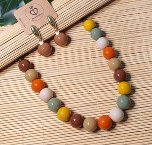 Collier artisanal moderne et durable pour femme, éco-responsable, style religieux unique, modèle animal, beauté de la nature, bijoux en résine - Product Image 6