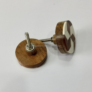 Poignées et boutons de meuble en résine moderne à rayures dorées et ivoire pour cuisine, chambre, salle de bain, salon, base en bois, artisanat en résine - Product Image 2