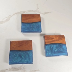 Sous-verres en bois et résine époxy de qualité supérieure, sous-verres en bois avec bord en résine pour boissons chaudes, sous-verres en bois et résine très vendus avec support - Product Image 5