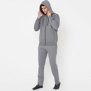 Survêtement sur mesure pour hommes, conçu pour les fabricants de vêtements de sport et les détaillants de mode, offrant des services de marquage et d'exportation. - Product Image 6