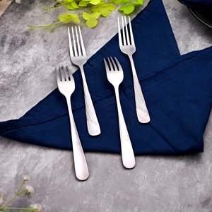 Ensemble de 4 mini-fourchettes élégantes en métal argenté avec manche en acier inoxydable pour dîner, fruits, aliments et vaisselle, pour la maison et la restauration - Product Image 3