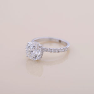 Anillo de Compromiso con Diamante Cultivado en Laboratorio de 3.08CT, Corte Redondo, Plata de Ley 925, Banda Pavé, Anillo Nupcial - Product Image 3