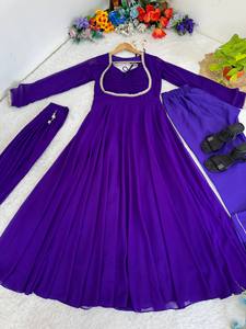 Robe de mariée élégante en Georgette Fox avec dupatta |   Ensemble de vêtements ethniques brodés de sequins et de zari lourds pour femmes - Product Image 4