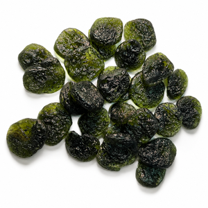 Piedra de Moldavita Natural en Bruto al por Mayor, Cristal de Tektita Verde Genuino, Cristal Curativo en Bruto, Certificado Auténtico de Alta Calidad CZ - Product Image 1