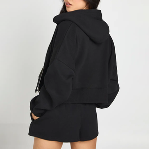 Ensemble de luxe deux pièces pour femme : sweat à capuche et short – Confortable, élégant et décontracté – Design plissé, coupe ample, couleur unie – Idéal pour le sport et le yoga - Product Image 2