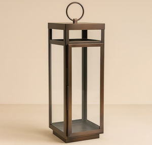 Lanterne porte-bougie en métal noir haut de gamme, un élément décoratif d'éclairage premium conçu pour apporter hauteur, élégance et une ambiance chaleureuse. - Product Image 5