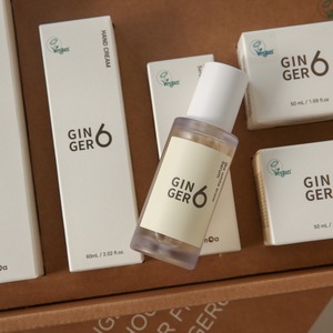 Coffret cadeau avec sérum tonifiant et hydratant pour une peau éclatante, hydratation et réparation, ingrédients naturels, routine complète de soin du visage - Product Image 4