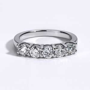 Anillo de Diamantes de Cinco Piedras con Corte Redondo de Moissanita, Banda de Media Eternidad, Plata 925, Joyería Fina Brillante, Regalos Perfectos para Ella - Product Image 6