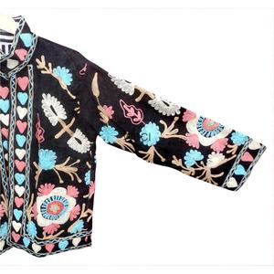 เสื้อแจ็คเก็ตผู้หญิงแบบคอริสต์  ผ้าควิลท์ถักลายปักลายดอกไม้  คอทรงโอ แขนยาว  สไตล์โมเดิร์นสำหรับฤดูหนาว - Product Image 5