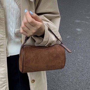 Sac bandoulière polyvalent en cuir mat tendance 2025 pour femme - Product Image 1