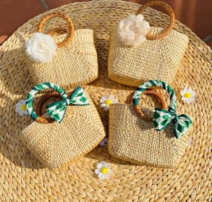 Ensemble sac fourre-tout et chapeau à large bord en jacinthe d'eau à motifs floraux variés pour femmes. - Product Image 6