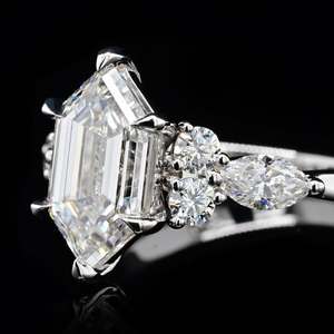 Anillo de Boda de Plata de Ley S925 con Piedras de Moissanita Corte Marquesa, Certificado, Regalo Elegante y Minimalista - Product Image 2