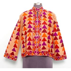 Chaqueta de Lujo con Cuello Mandarín Grueso 100% Algodón, Bordada a Mano, Ecológica, con Detalles Florales Intrincados y Rayas de Algodón - Product Image 1