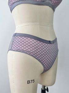 Nuevo conjunto de sujetador con aros ultrafino de tres piezas sin costuras, estilo francés, copa completa de encaje, para mujer joven, de gran venta. - Product Image 2