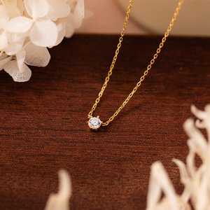 จี้เงินแท้ 925 ประดับเพทาย ชุบทอง 14K ดีไซน์เรียบหรู เหมาะสำหรับใส่ซ้อนเป็นชั้นๆ ของขวัญสำหรับภรรยาและเด็ก ได้รับการรับรองจาก IGI แบบคลาสสิก - Product Image 4