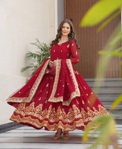 Nouveau Salwar Kameez de style indien et pakistanais en tissu Faux Blooming, avec broderie riche en Zari et sequins, pour mariage, en matériaux recyclés - Product Image 1