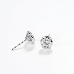 Boucles d'oreilles clous en diamant de laboratoire 4 carats pour femme, diamants éthiques et durables, bijoux en or, cadeau parfait pour une remise de diplôme - Product Image 2