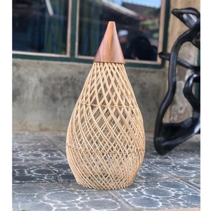 Lámpara Colgante Moderna y Ecológica de Bambú, Fabricada a Mano con Ratán y Base de Madera de Teca, para Diseño de Interiores de Restaurantes - Product Image 3